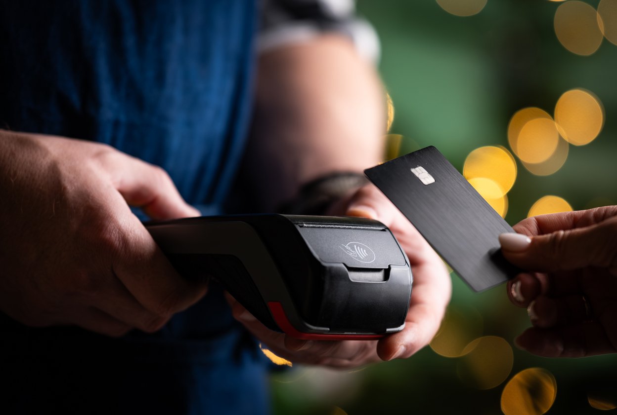 Person paying for service via pos terminal